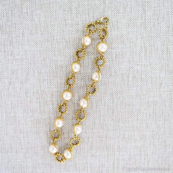 Nineties Style Chunky Gold Necklace with Faux Pearls – 90s Style - Picture 4 of 4